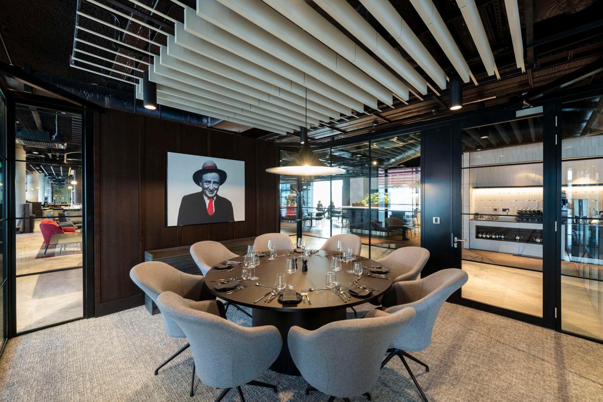 Hotel Radisson Red 4*